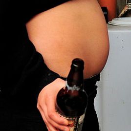 New York bars must serve pregnant women alcohol photo 640px-Smoking_and_drinking_during_pregnancy_zpstyaro2je.jpg