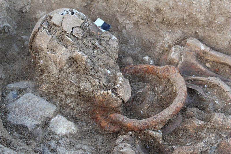 Close-up of shackled individual found in Gallo-Roman cemetery in southwest France; photo by Frédéric Méténier, Inrap 2014 photo oozmnnlzs0kf84nstj90_zps9b999608.jpg