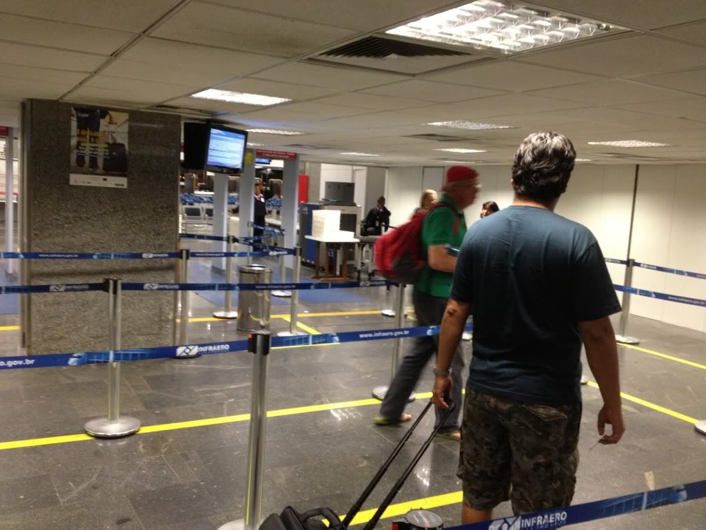 http://i1173.photobucket.com/albums/r587/diegovgh/Rio%20-%20Lima/IMG_0683.jpg