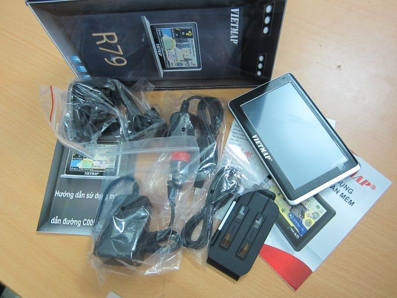 HINH ANH FULL BOX CUA THIET BI DINH VI DAN DUONG GPS R79