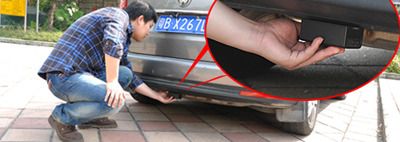 Có nam châm điện, không cần lắp đặt Hai nam châm điện bên trong thiết bị giúp thiết bị bám chặt vào thân xe nên không cần lắp đặt phức tạp
