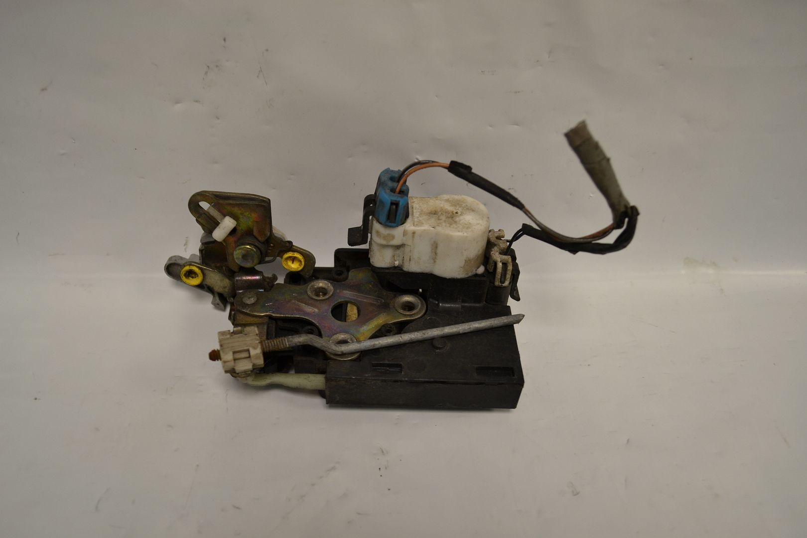FITS CHEVY TRAILBLAZER YUKON ENVOY OEM REAR LIFTGATE LATCH eBay