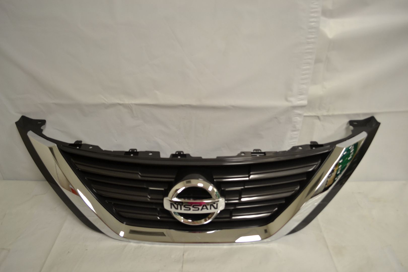 FITS NISSAN ALTIMA 20162017 NEW OEM CHROME FRONT GRILLE eBay