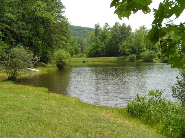 A beautiful neighborhood with lake and hiking trails in Franklin NC, Mirror Lake Ranch Lots for Sale, Subdivisions in Franklin NC