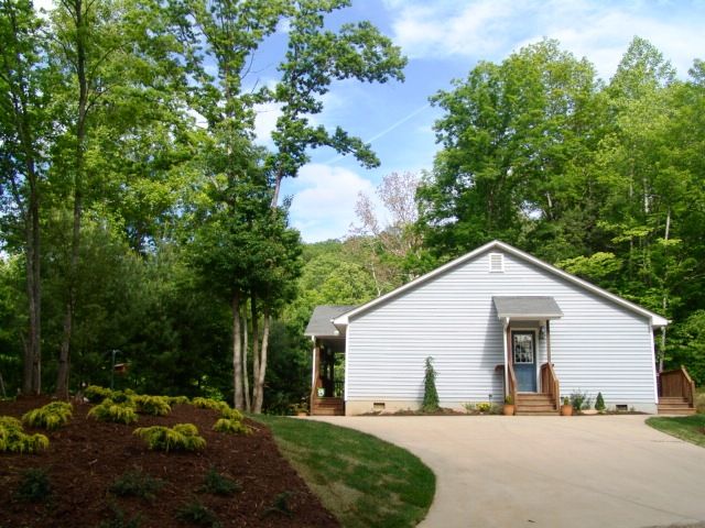 The best of both words can be found in this home on Pleasant Hill Lane in Franklin NC, Franklin NC Home for Sale, Family Homes in Macon County