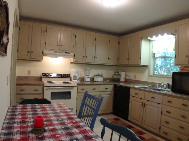Very nice country kitchen with granite countertops, , Franklin NC Realty, Blue Ridge Properties, Franklin NC Homes for Sale, Franklin NC Properties