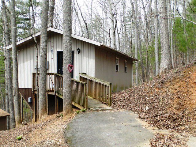 Adorable 1 Bedroom Cottage Home for Sale in Franklin NC, Bald Head Realty Franklin NC, John Becker Bald Head