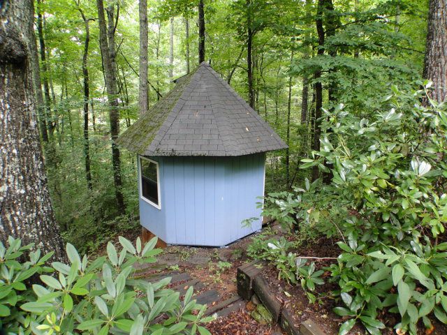 There is a meditation and prayer room located on this North Carolina mountain property, Franklin NC Homes for Sale