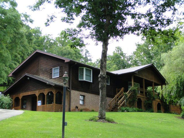 2116 Hickory Knoll Road Franklin NC, Large Family Home for Sale in Macon County