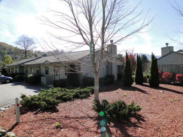 Single level living on the 17th fairway in Mill Creek Country Club, Franklin NC Real Estate, Golf Course Villa