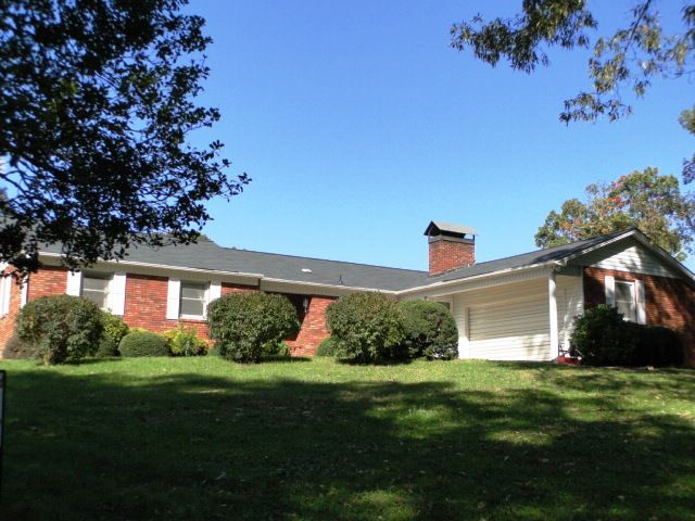 252 Huntleigh Drive Franklin NC 3 Bedroom, 2 bath Brick home