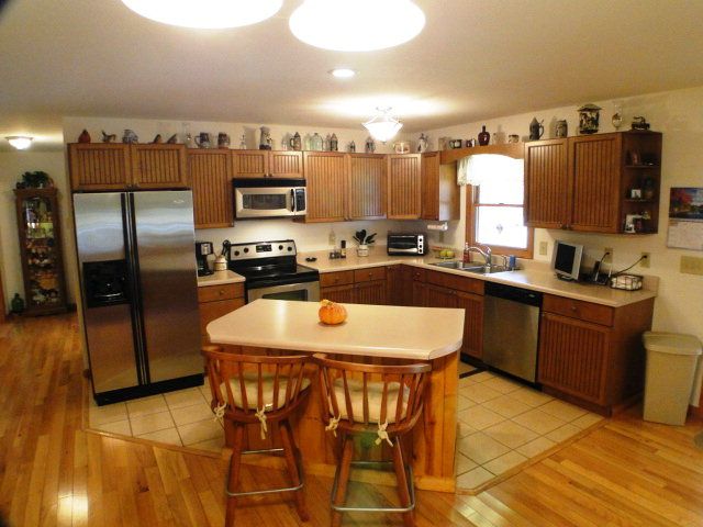Beautiful kitchen with island and eat-in dining room, Franklin NC Realty, Macon County Real Estate, Mountain Cabin for Sale Franklin
