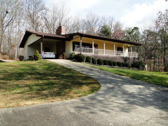 This is a wonderful 2 bedroom, 2 bath home in Franklin NC. The home is on the border of the town limits and has city water but NO CITY TAXES, In-Town Home in Franklin NC
