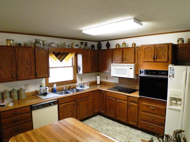 The kitchen includes a breakfast bar and flat-top stove, Cook while you entertain friends, as the kitchen is open to the dining and living room, Franklin NC Real Estate 
