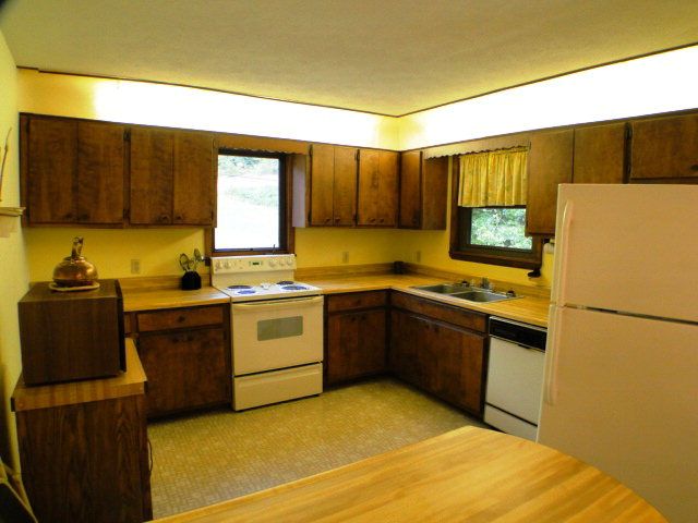 A great country kitchen with lots of space, Franklin NC Homes for Sale, 4 Bedroom Homes in Franklin NC
