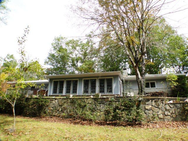 This is a wonderful family home with 3 bedrooms 3.5 baths and almost 4000 square feet, Franklin NC Homes for Sale, Smoky Mountain Property