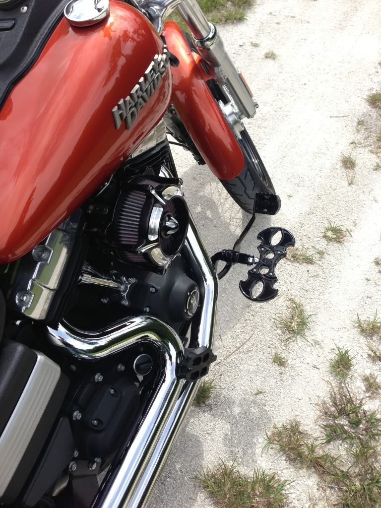 Dyna Super Glide >> Mini Floorboards on a Street Bob (pics) - Harley Davidson ... Dyna Super Glide >> Mini Floorboards on a Street Bob (pics) - Harley Davidson ...